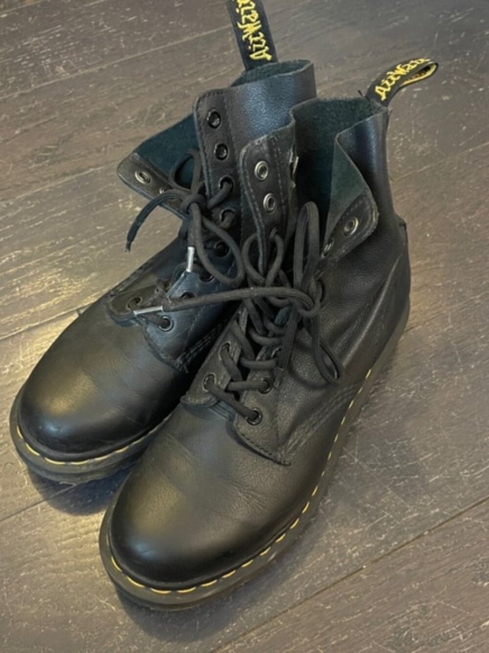 Dr Martens Pascal Boots Shoes Womens US 8 Black Leather 8-eye classic
